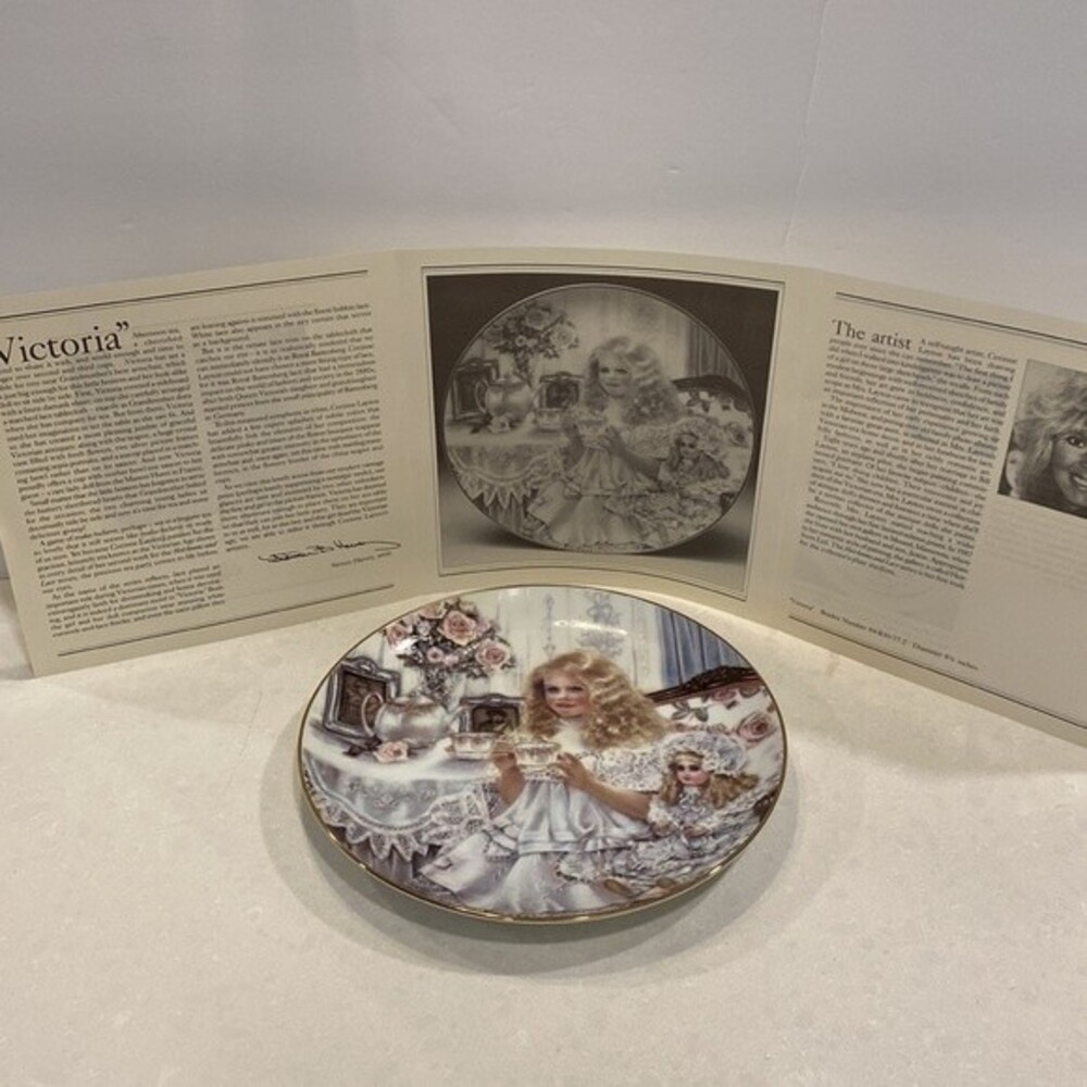 Heirlooms & Lace Victoria Collector’s #2 Plate in Series By Corinne Layton 4982A - Picture 6 of 15